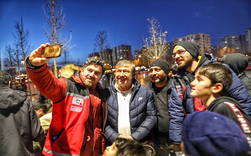 Kaymakam Karaman, Milli Futbolcu Çolak ile Depremzedelerle Bir Araya Geldi