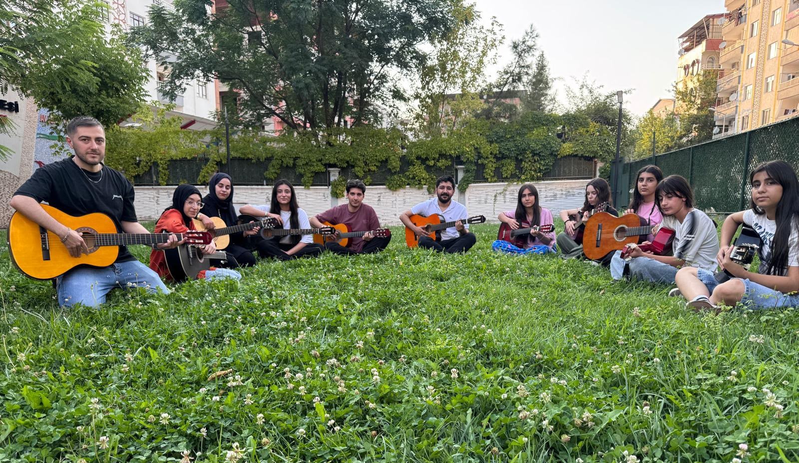 Yekta Sanat Atölyesi’ndeki Sanat Ve Kürtçe Kurslara Yoğun İlgi 