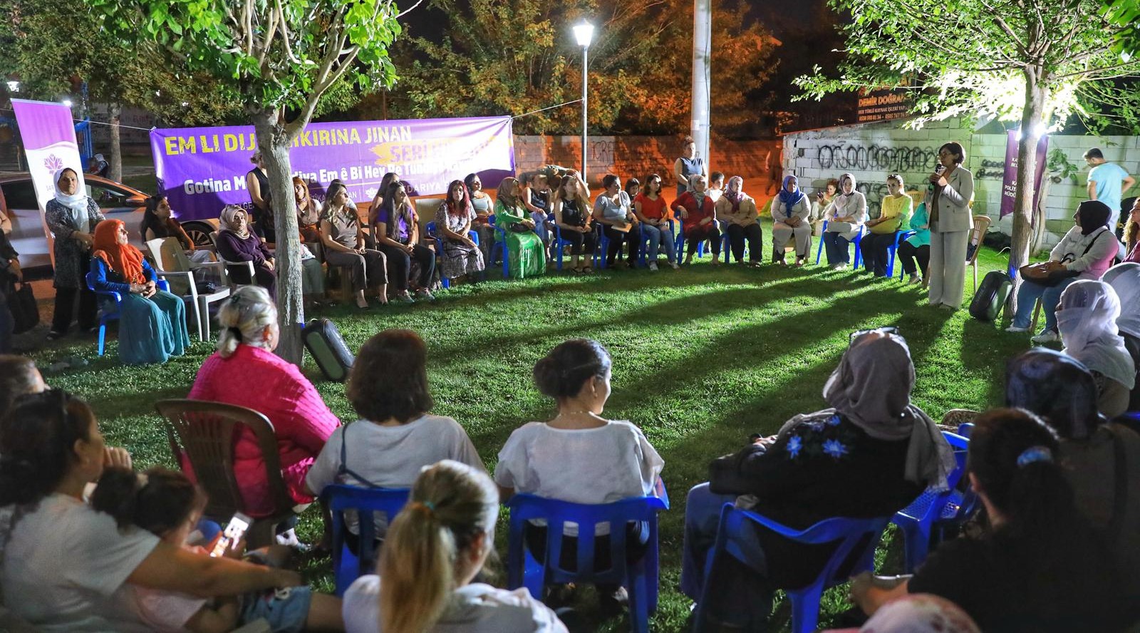 Kayapınar Belediyesi çalışma not defterinin ön sayfasını kadınlara ayırdı