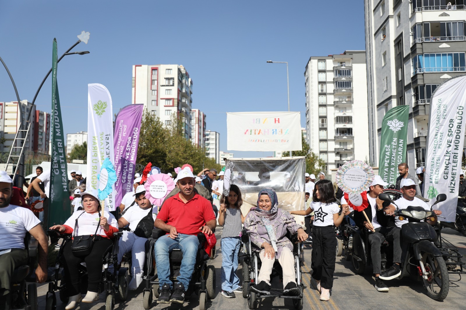 Engelliler eşit, erişilebilir bir yaşam ve barış İçin yürüdüler