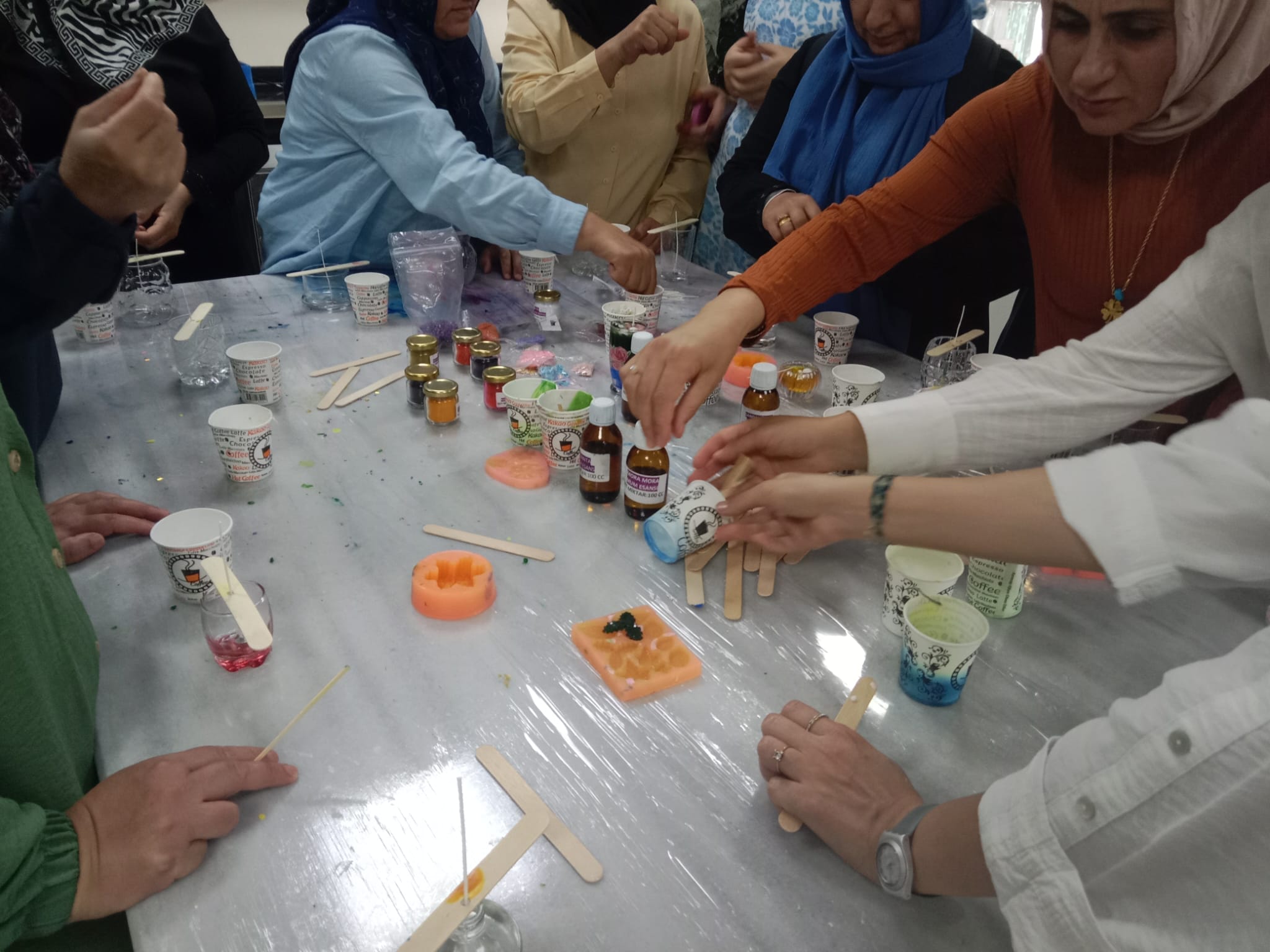 Kadınlar Mum Atölyesinde Üretim ve Dayanışmayla Buluştu