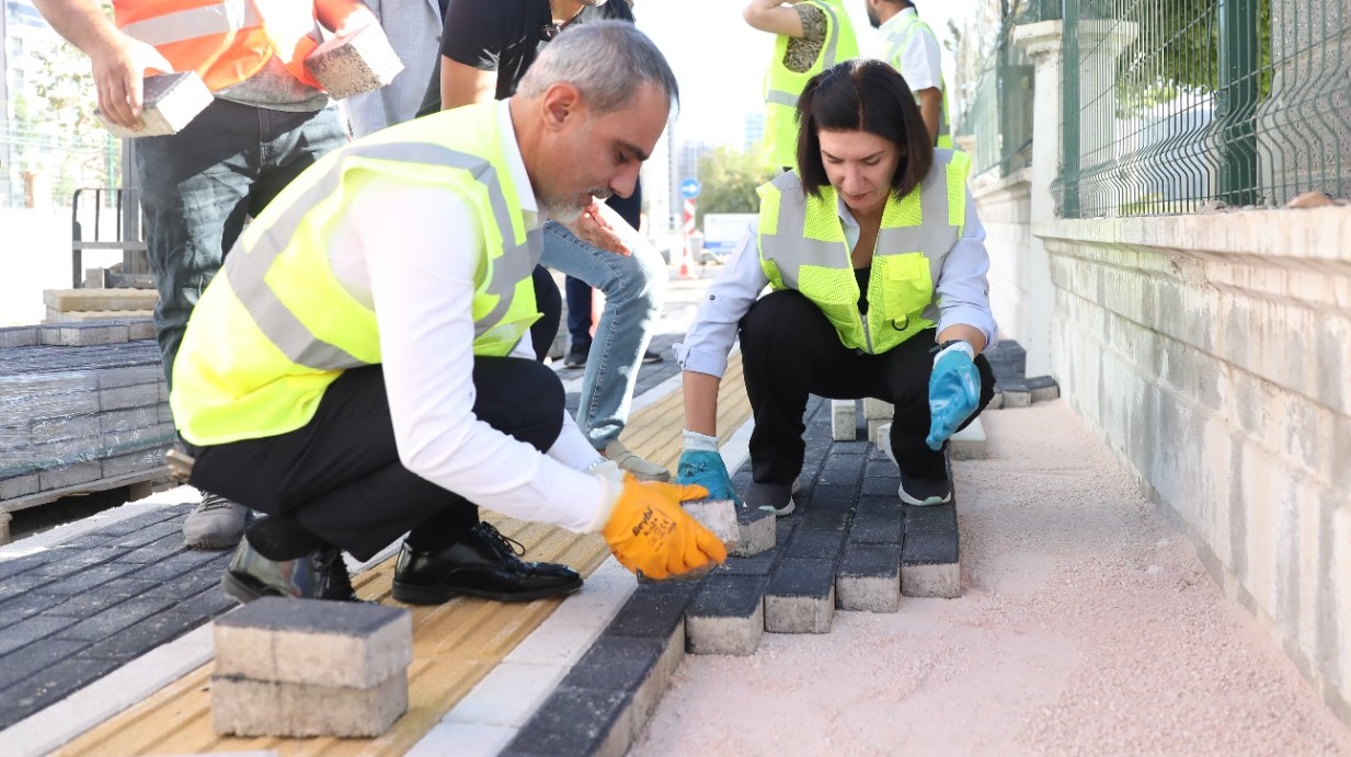 Kayapınar Belediyesi geniş bir alanda kaldırım çalışması başlattı
