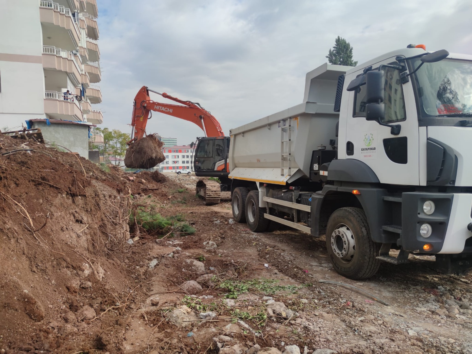 Kayapaınar Belediyesi’nin yeni yol açma çalışmaları devam ediyor