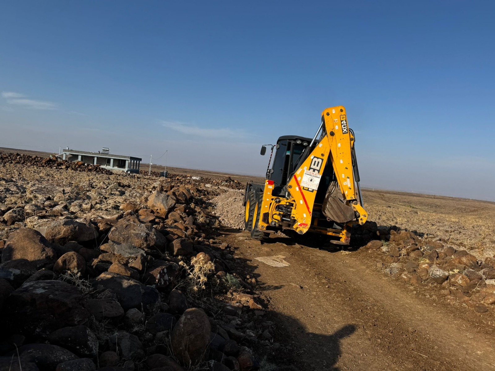 Köylerde yol çalışması, demir yolunda genel temizlik 
