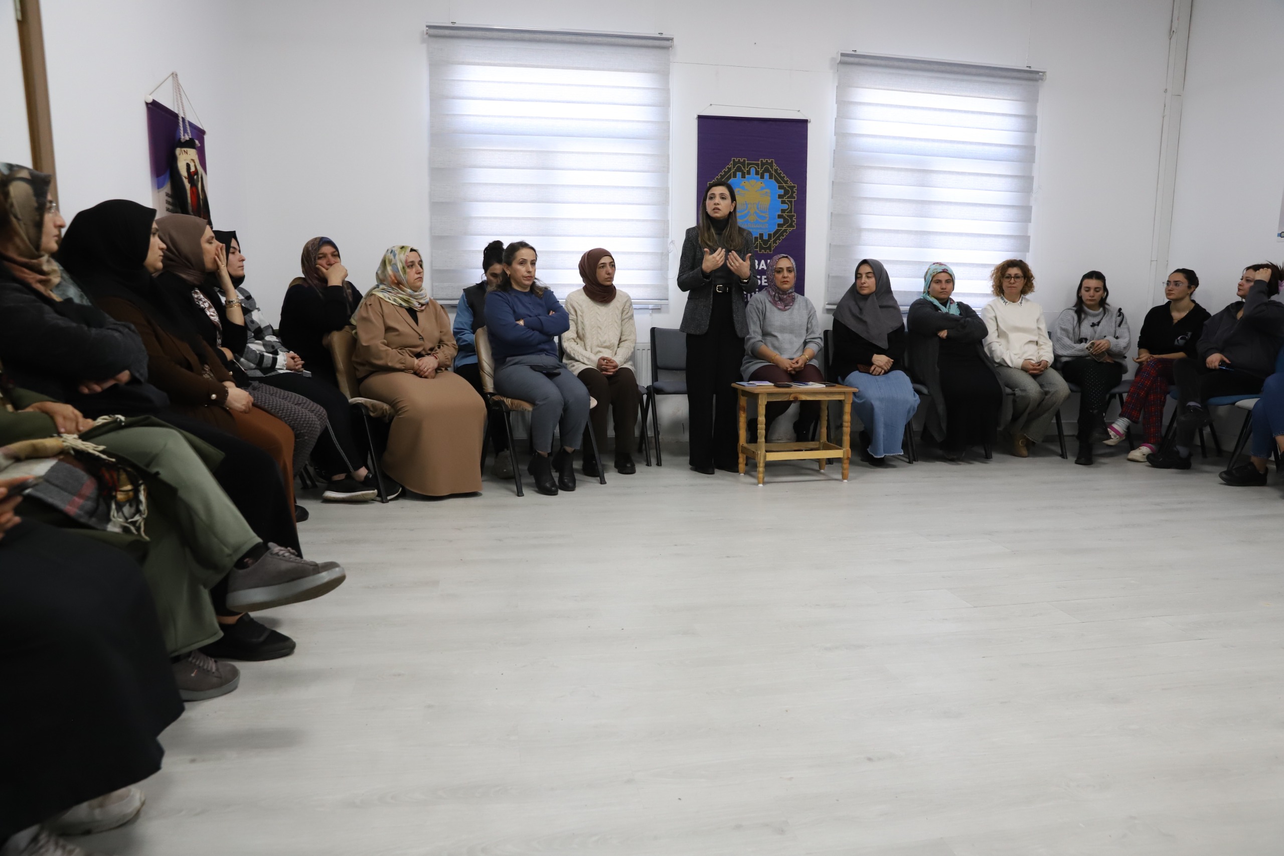 ‘Amed kadın kentlerine doğru’ toplantısı düzenlendi