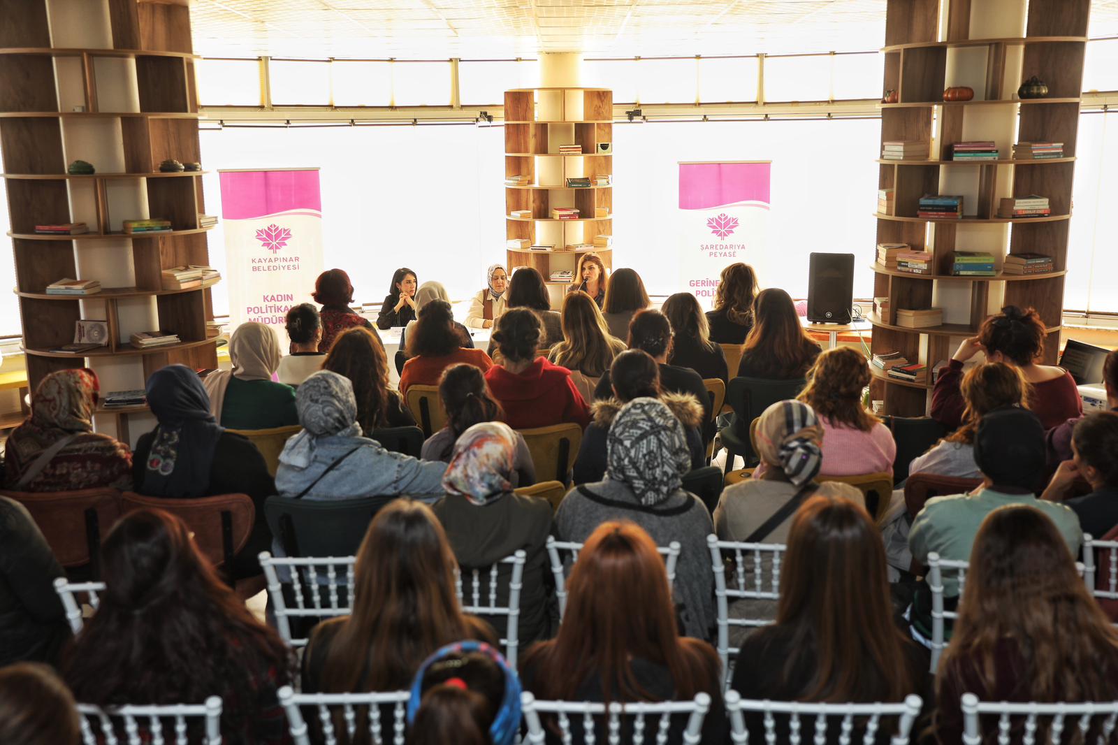 Kayapınar’da 'Dil Mücadelesi ve Kadınların Rolü' Paneli Düzenlendi