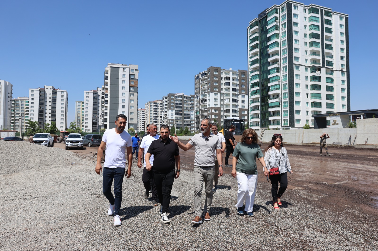 Kayapınar Belediyesi’nden Amedspor ve sporcu gençler için saha çalışması 